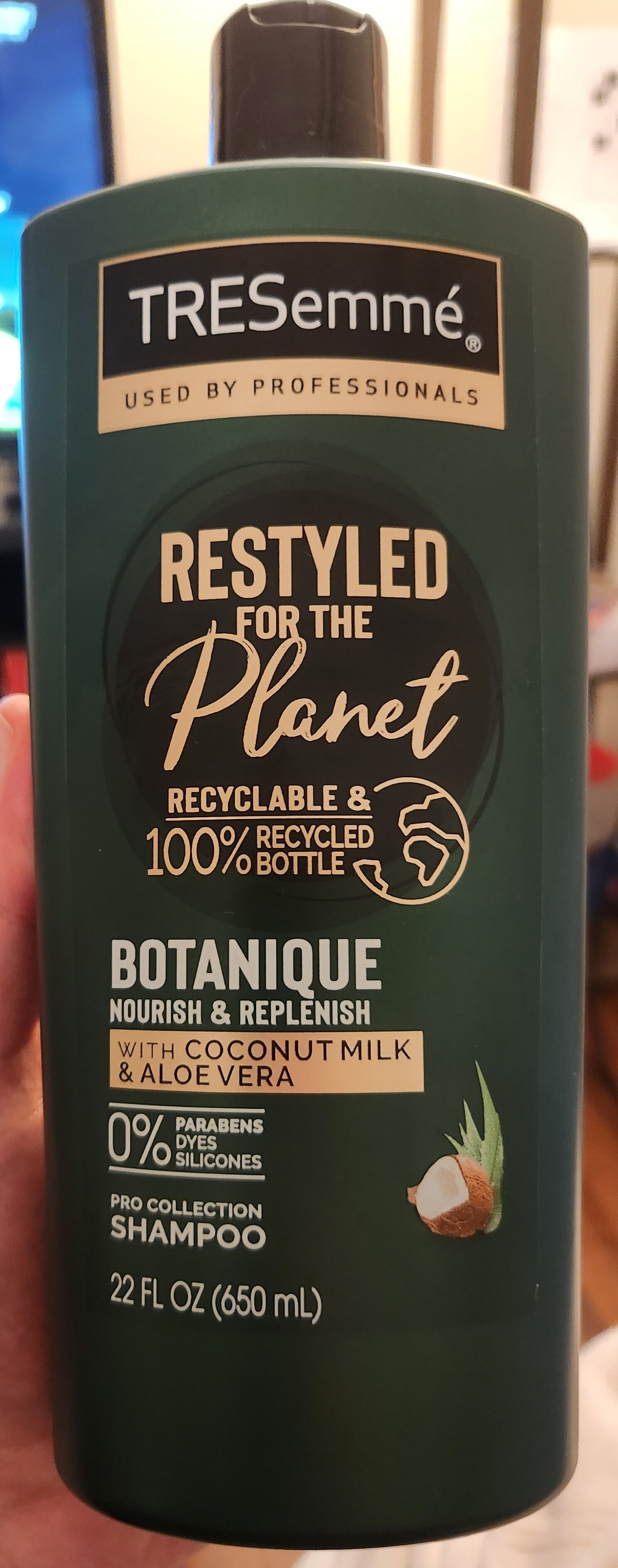 'Restyled for the Planet' Botanique Shampoo with Coconut Milk & Aloe Vera - Product - en