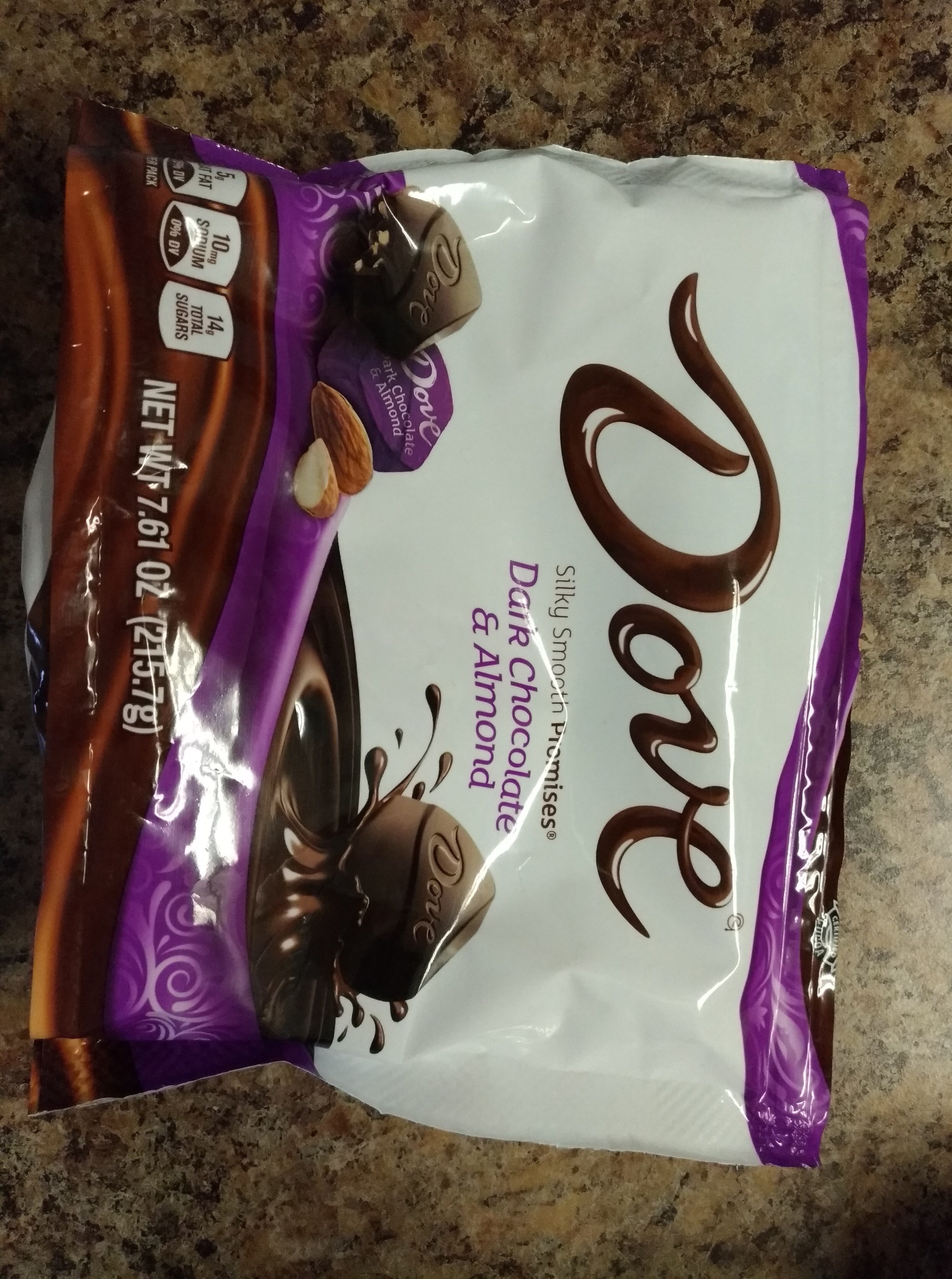 Dark chocolate & almond candy, dark chocolate & almond - Tuote - en