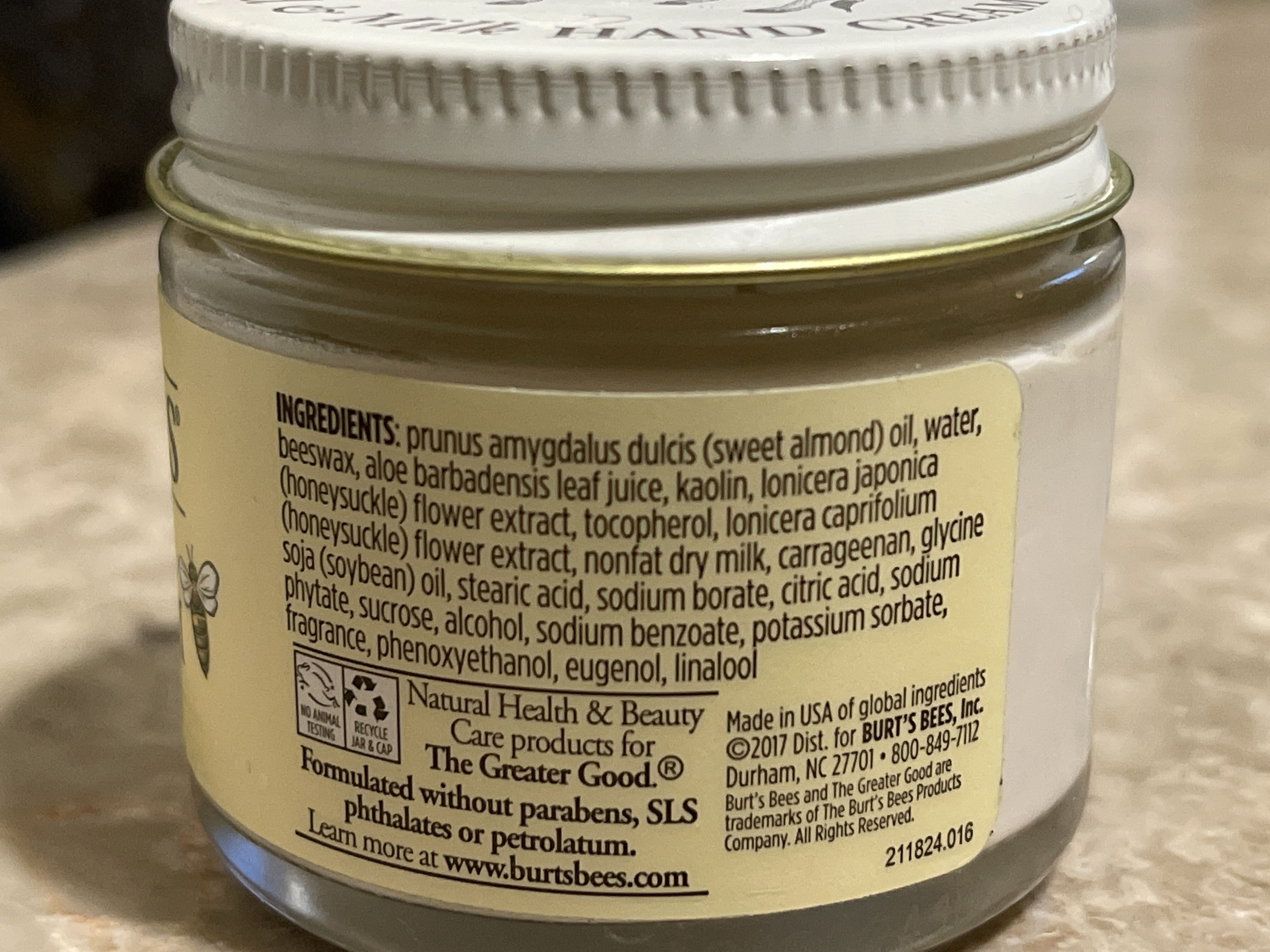 Burt’s Bees almond and milk hand cream - Produto - en