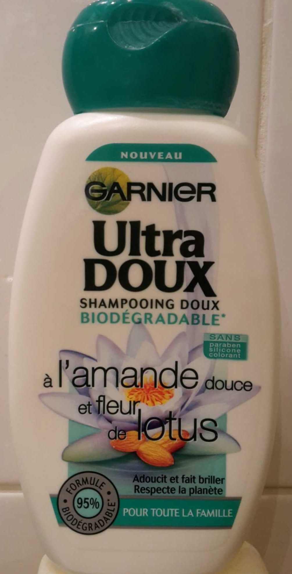 Ultra Doux Shampooing doux biodégradable à l'amande douce et fleur de lotus - Product - fr