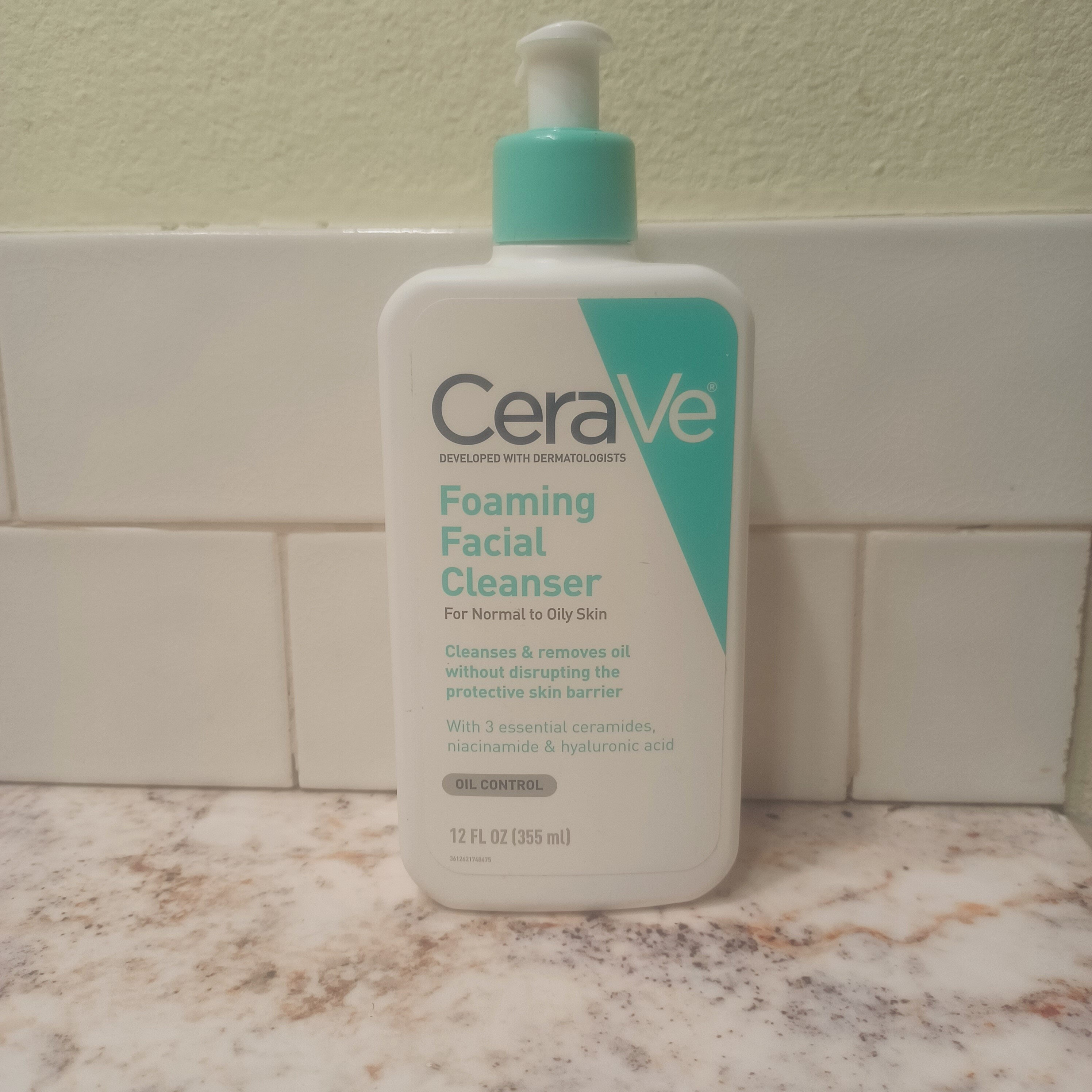 foaming facial cleanser normal to oily skin - Product - en