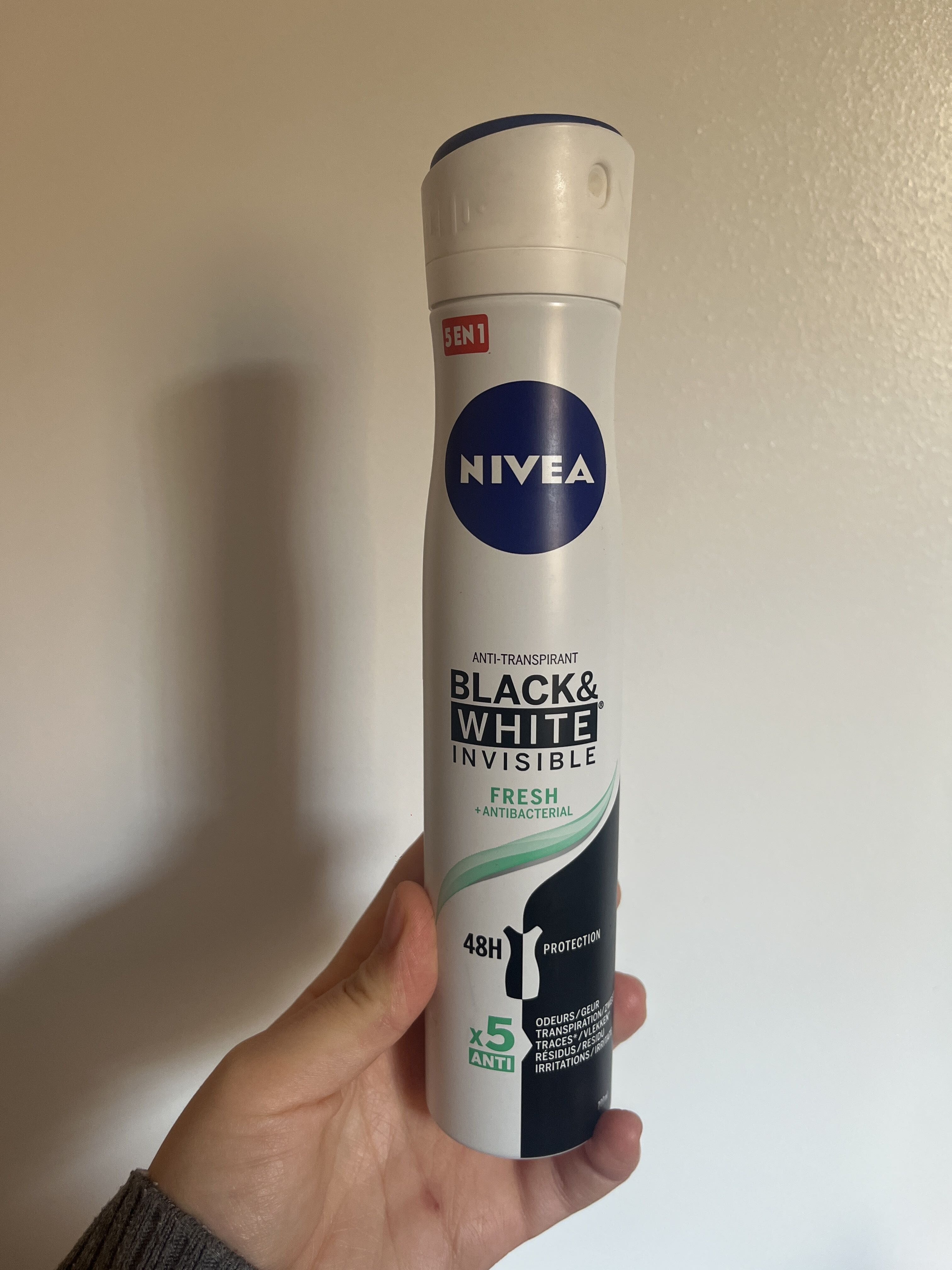 Déodorant Nivea black & white invisible - Produit - fr