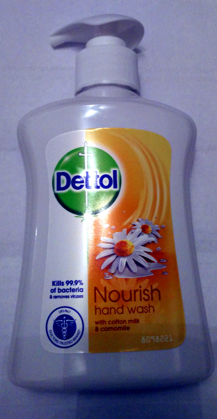 Nourish hand wash with cotton milk & camomile - Produktas - en