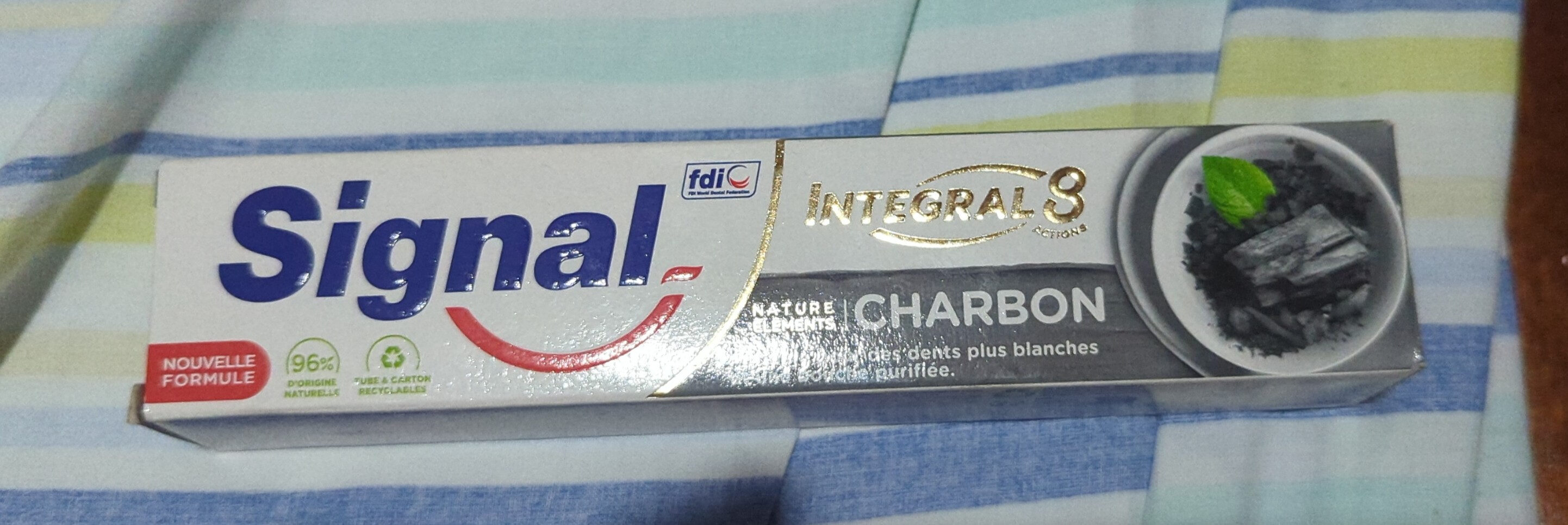 SIGNAL Dentifrice Integral 8 Nature Elements Charbon 75ml - Product - en